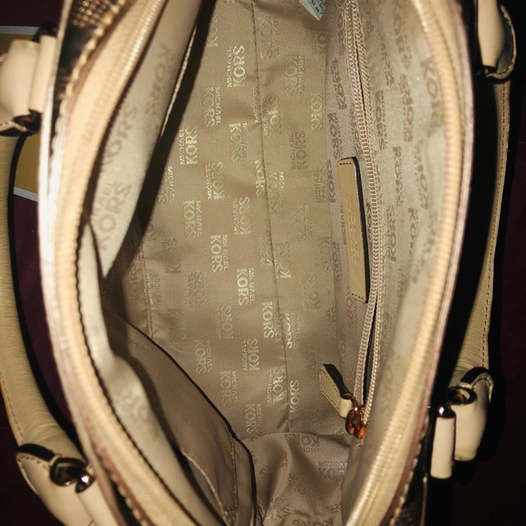 Michael Kors Gold Handbag and matching wallet - Picture 3 of 4